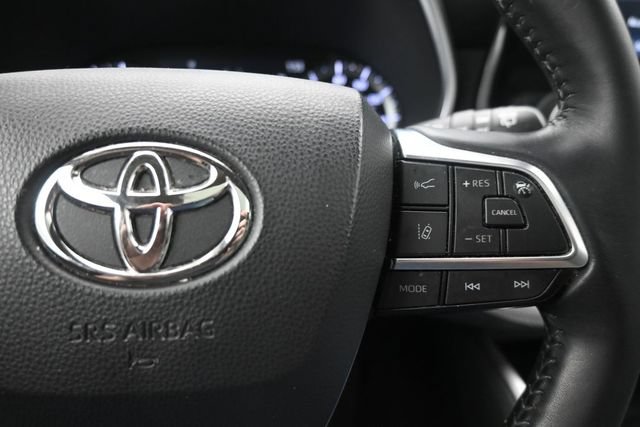 Used 2021 Toyota Highlander XLE FWD image 28