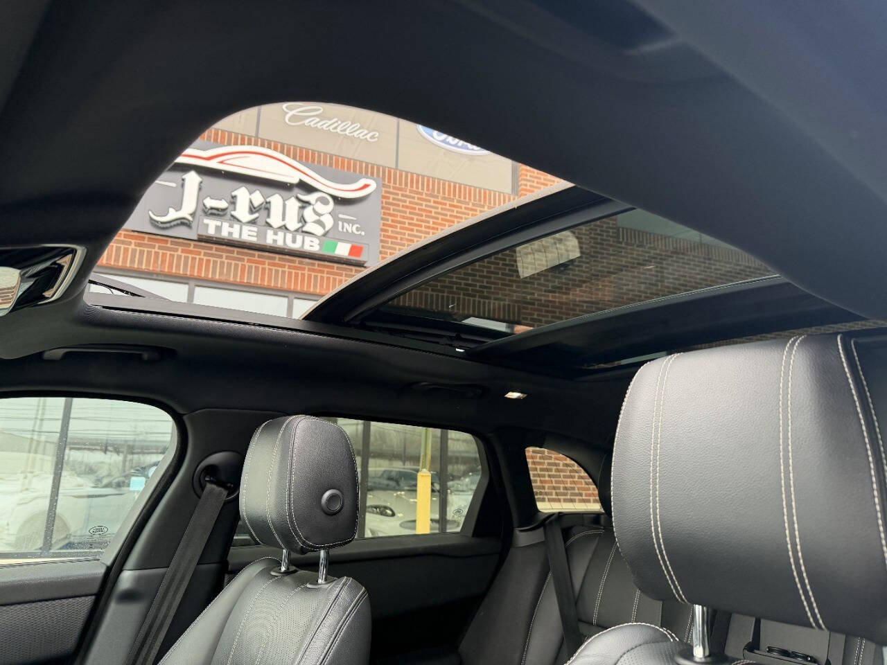 Used 2018 Land Rover Range Rover Velar R-Dynamic SE image 33