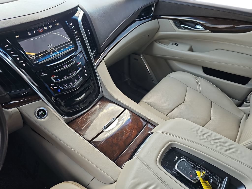 Used 2017 Cadillac Escalade ESV Luxury RWD image 25