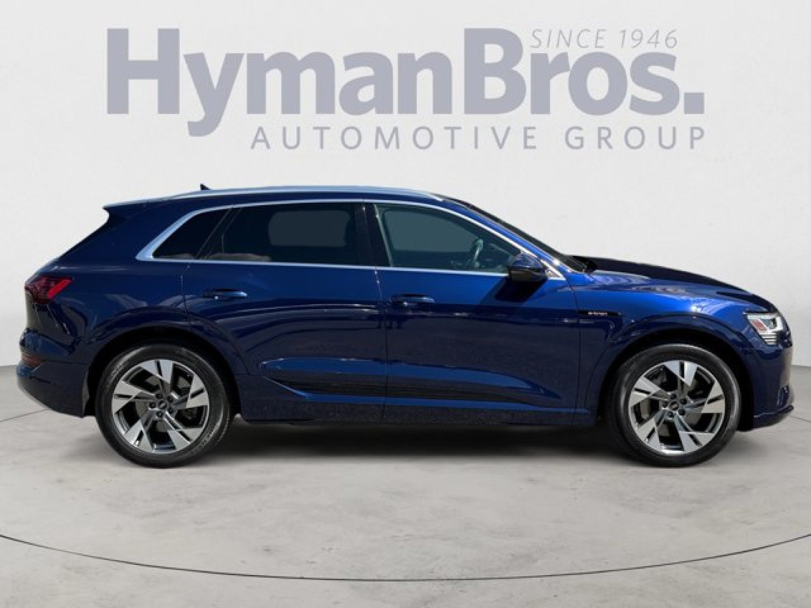 Used 2022 Audi e-tron Premium AWD/4WD image 2