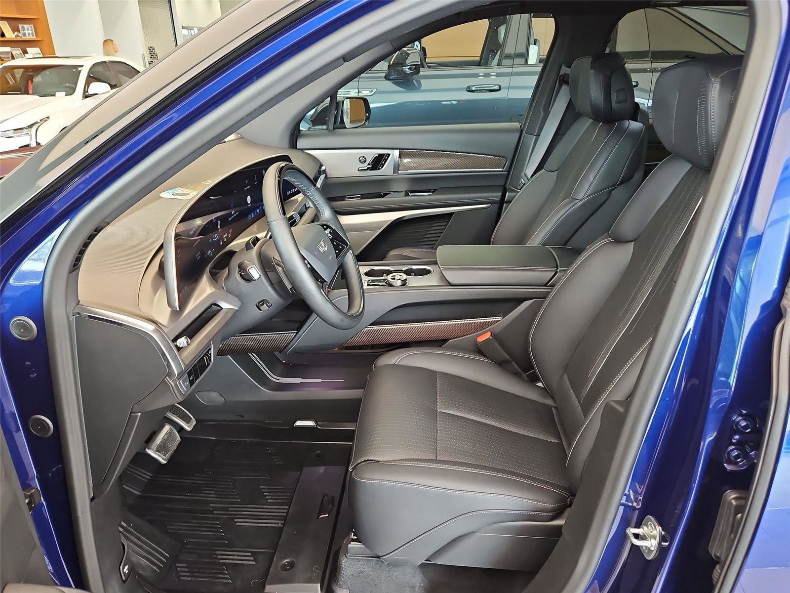 New 2026 Cadillac Vistiq Sport w/ LPO, Floor Liner Package AWD/4WD image 10