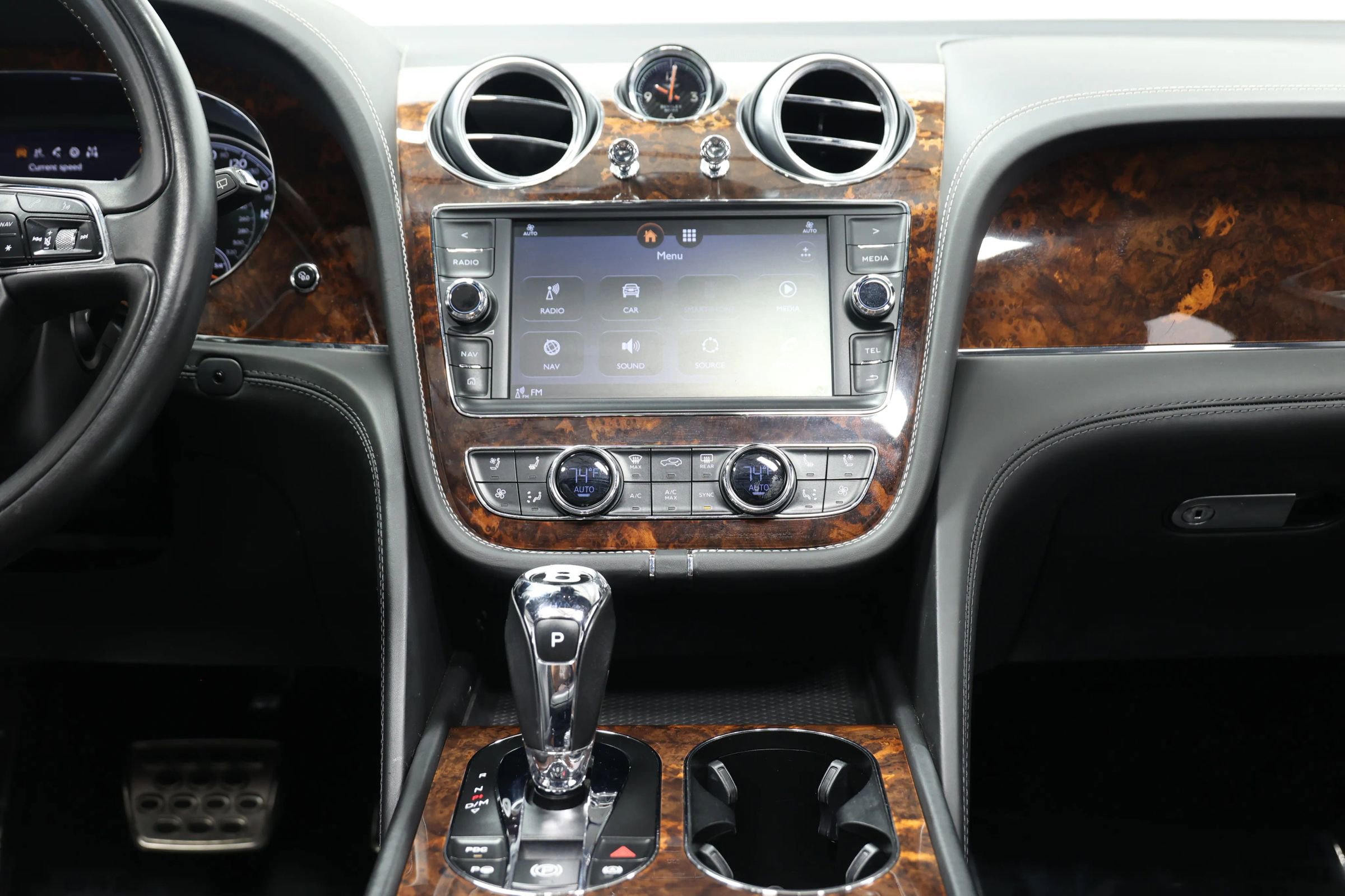 Used 2017 Bentley Bentayga image 35