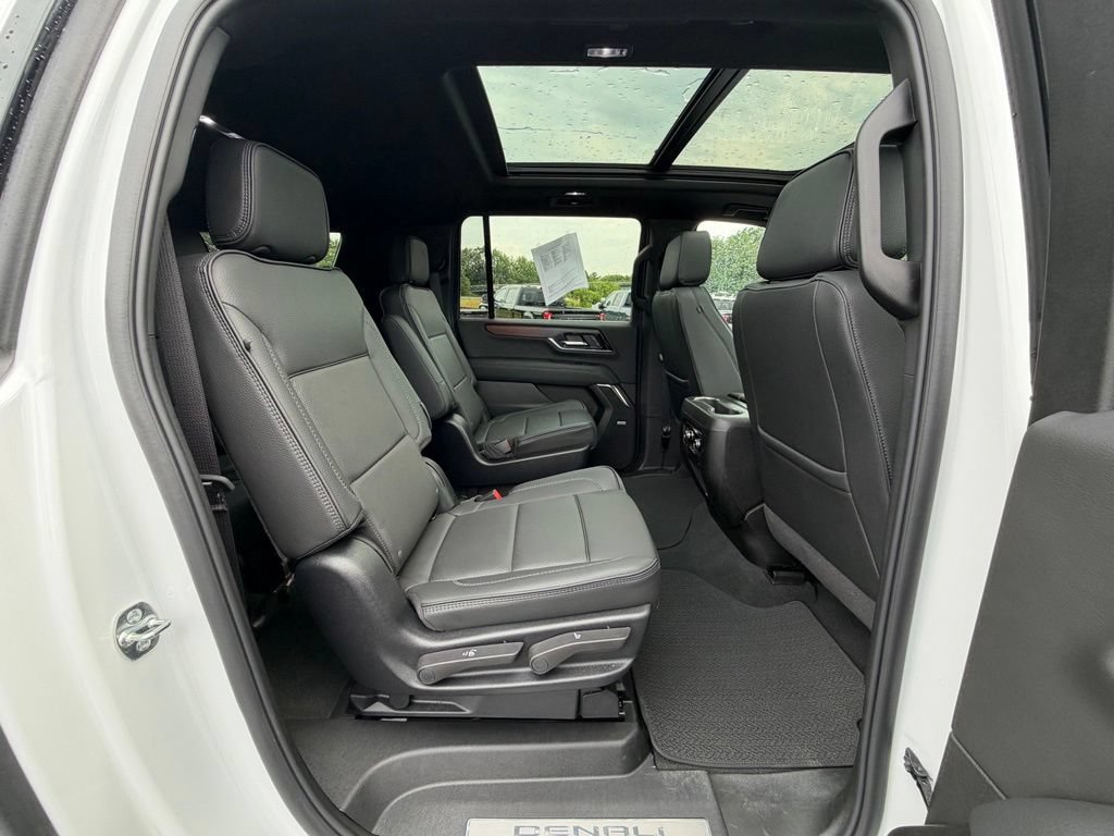Used 2025 GMC Yukon XL Denali w/ Sun & Power Step Package AWD/4WD image 23