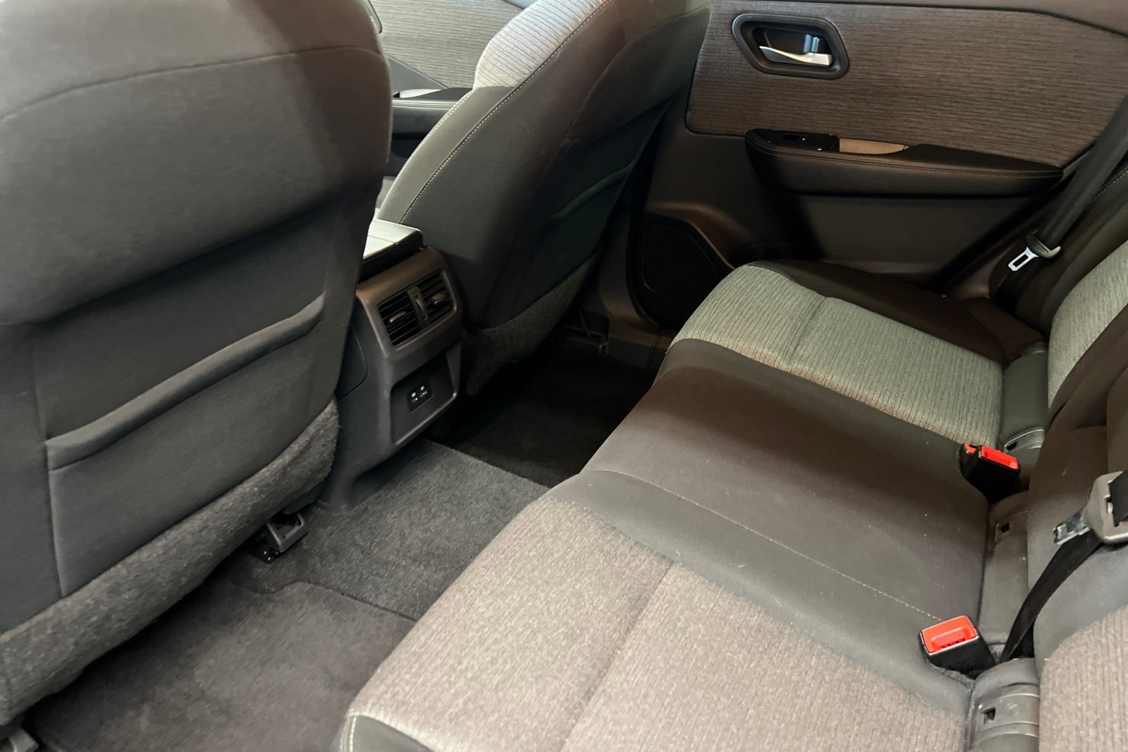 Used 2022 Nissan Rogue SV image 11