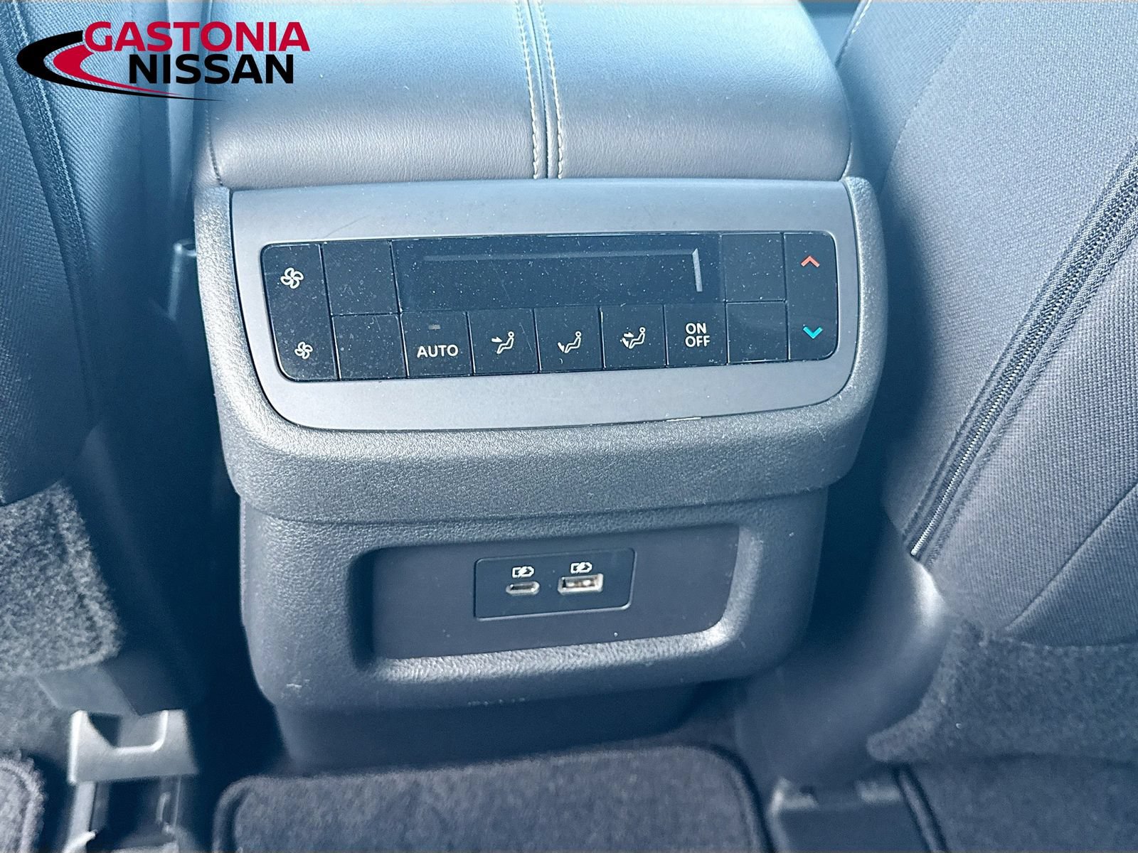Used 2024 Nissan Pathfinder SV FWD image 33