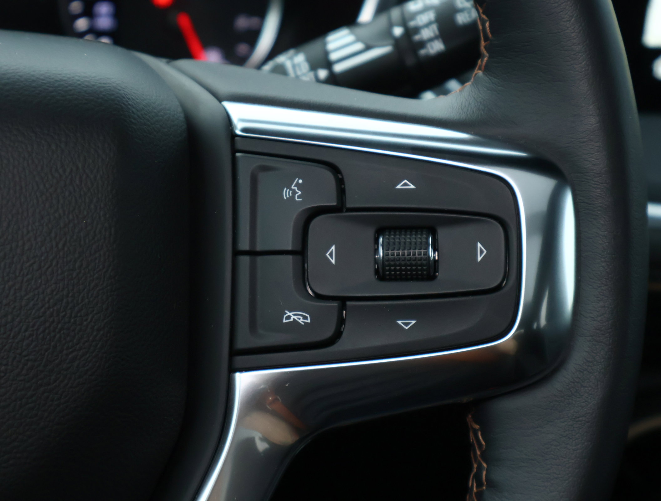 Used 2025 Chevrolet Blazer Premier w/ Driver Confidence II Package AWD/4WD image 17