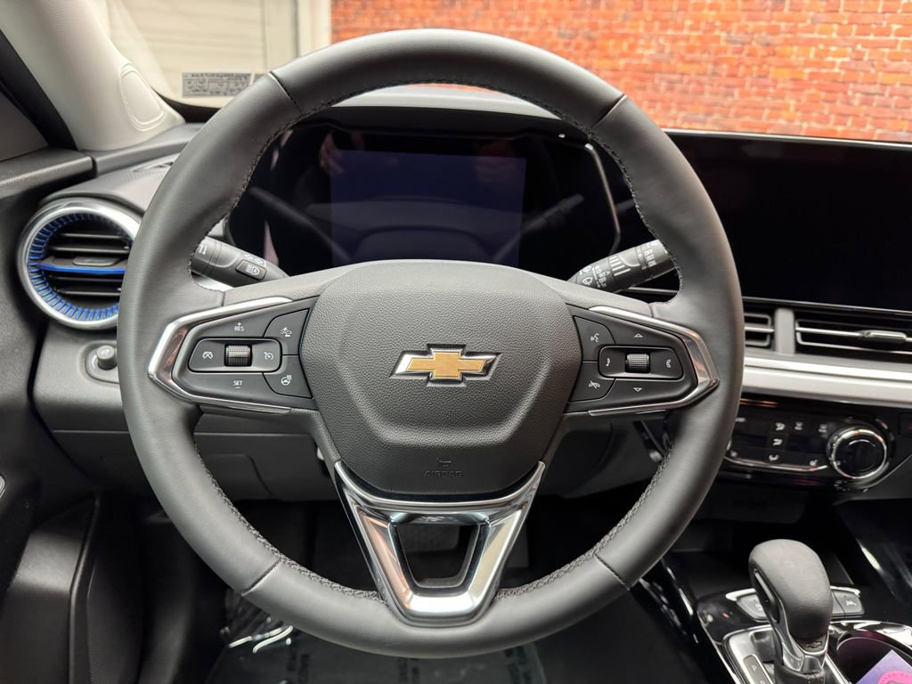 Used 2024 Chevrolet Trax LT w/ LT Convenience Package FWD image 12