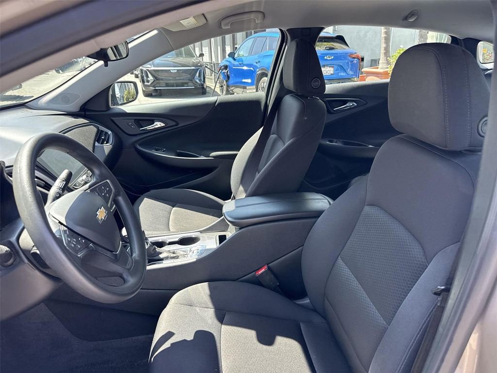 Used 2025 Chevrolet Malibu LT FWD image 17