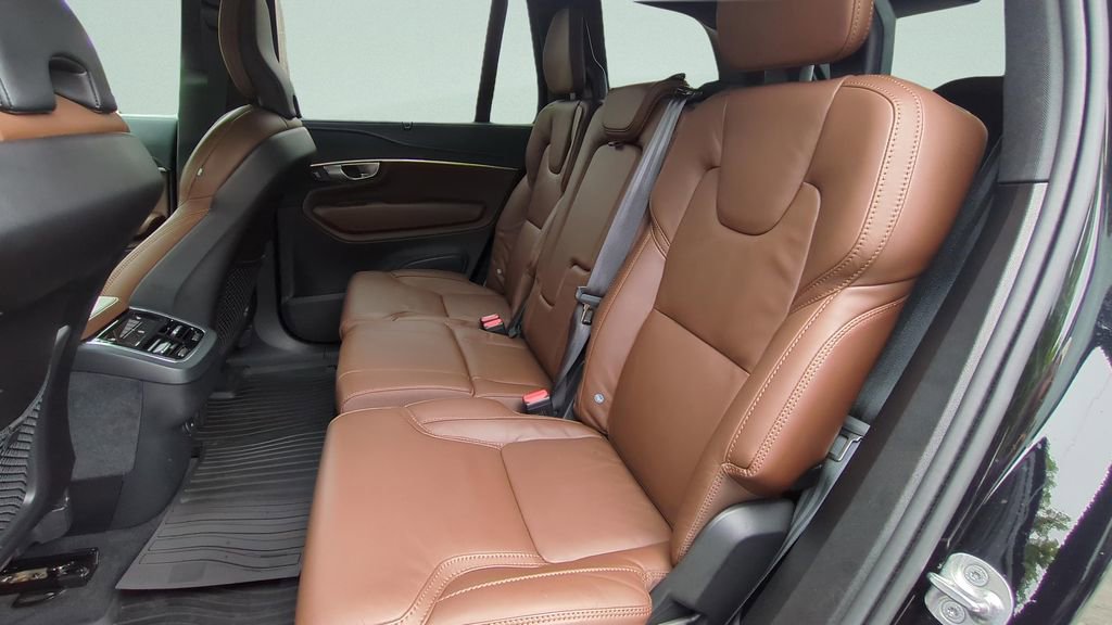 Used 2024 Volvo XC90 B6 Ultimate w/ Protection Package Premier AWD/4WD image 12