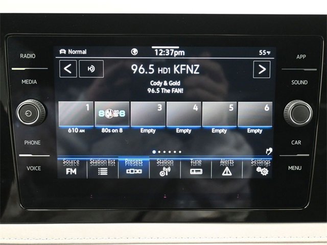 Certified 2025 Volkswagen Taos SE image 19