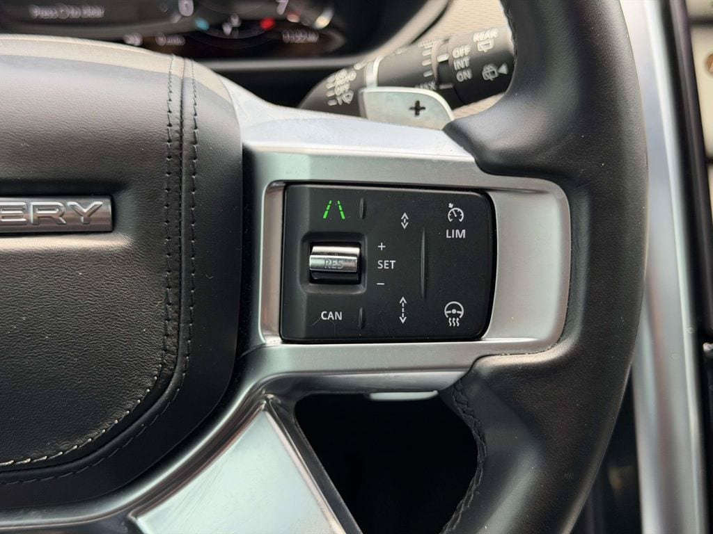 Used 2023 Land Rover Discovery Metropolitan Edition AWD/4WD image 16
