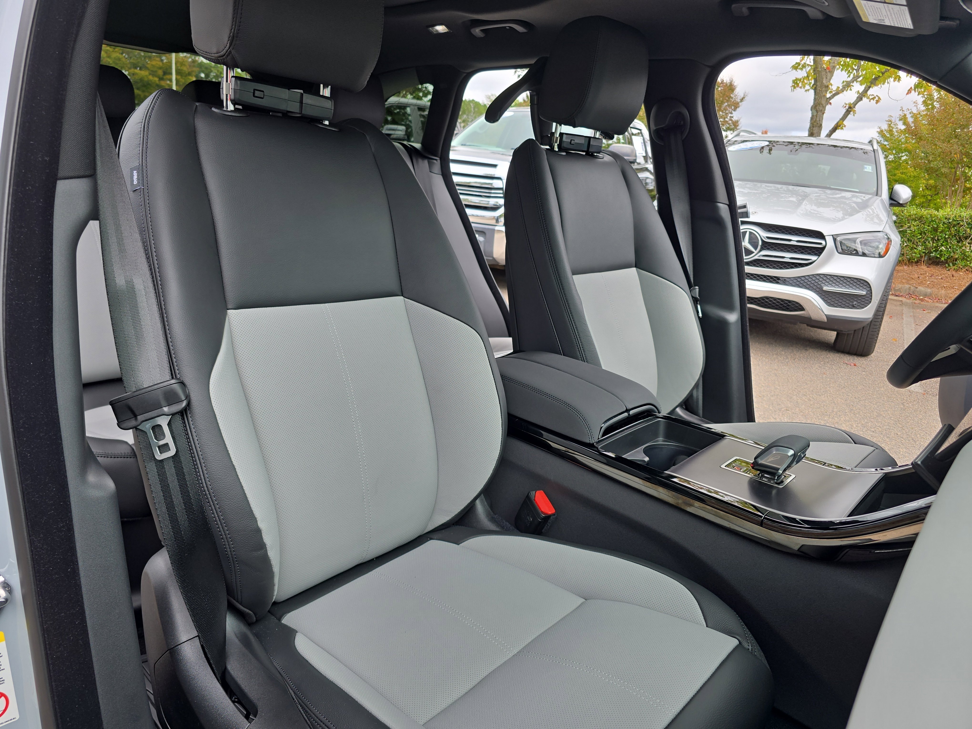 New 2026 Land Rover Range Rover Velar Dynamic SE image 10