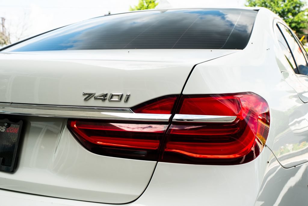 Used 2018 BMW 740i RWD image 14