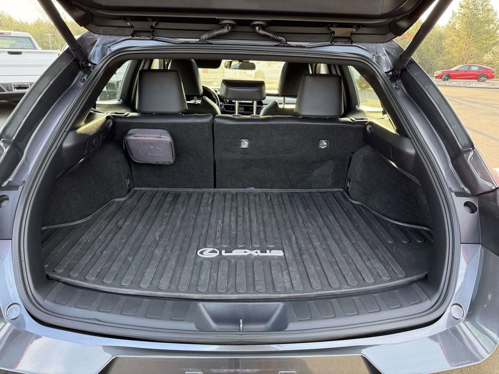 Used 2023 Lexus UX 250h F Sport w/ Accessory Package (Z2) image 27