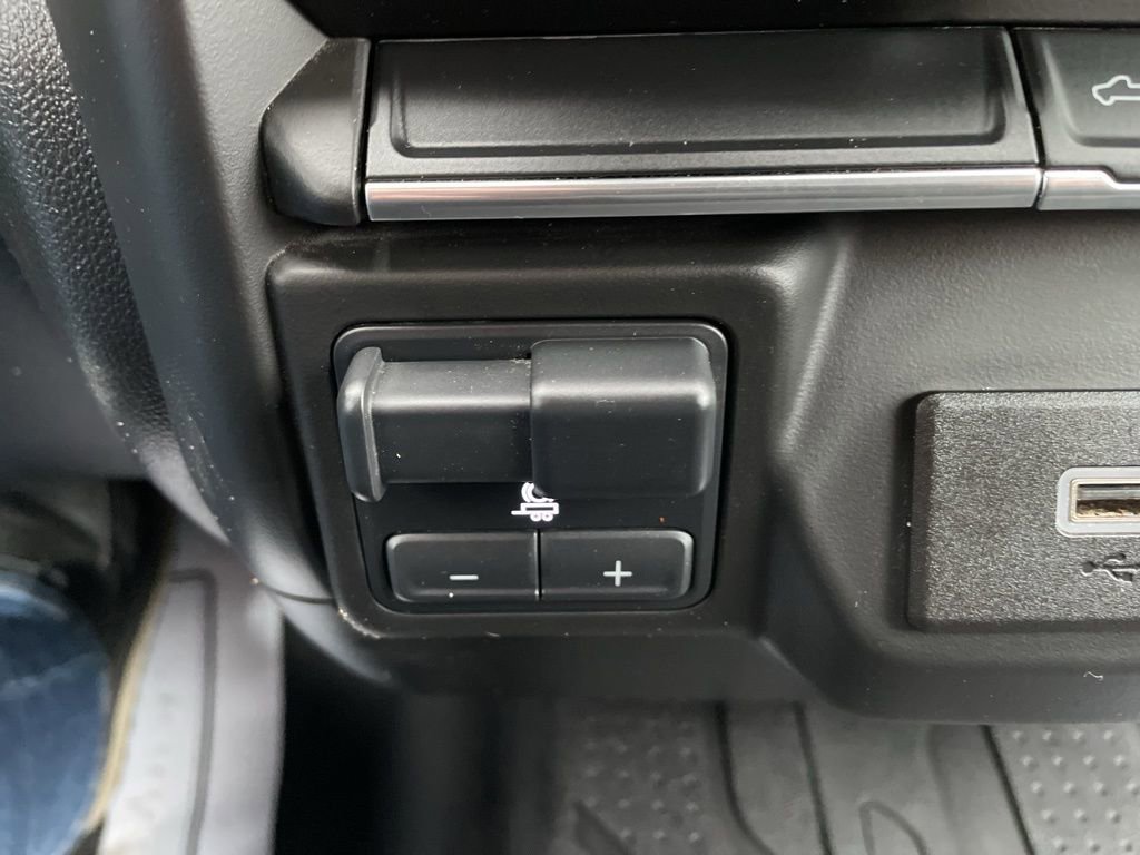 Used 2020 Chevrolet Silverado 2500 Custom w/ Custom Value Package image 11