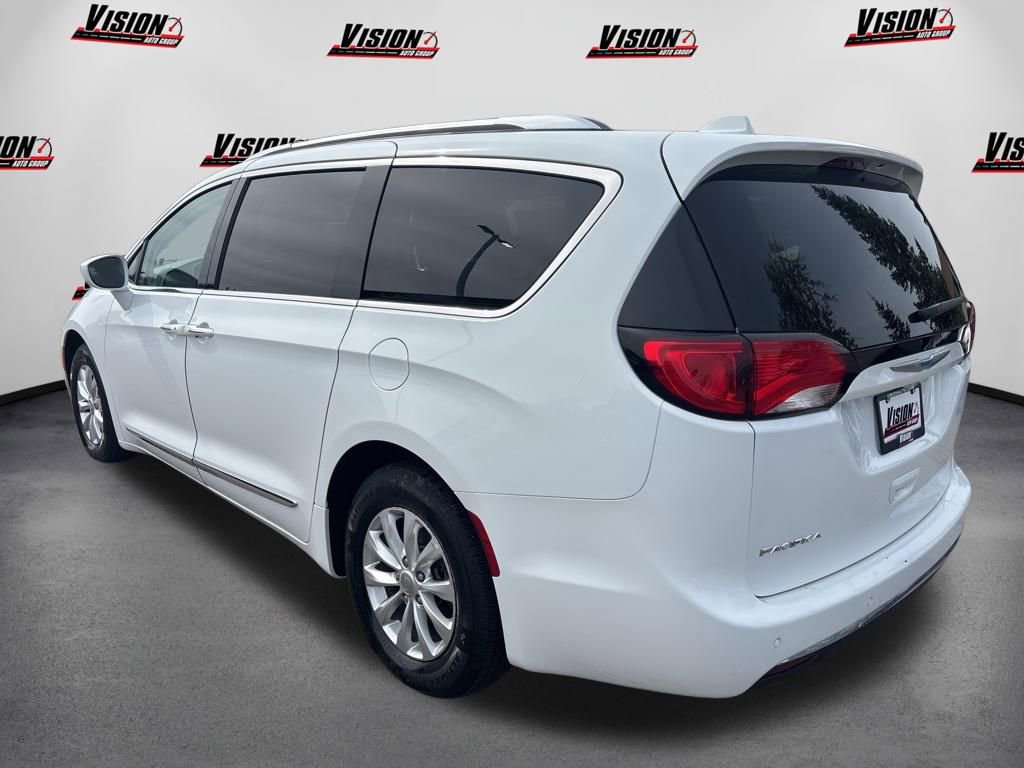 Used 2018 Chrysler Pacifica Touring-L FWD image 8