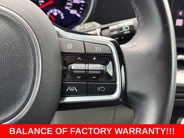 Used 2023 Kia Carnival LX FWD image 21