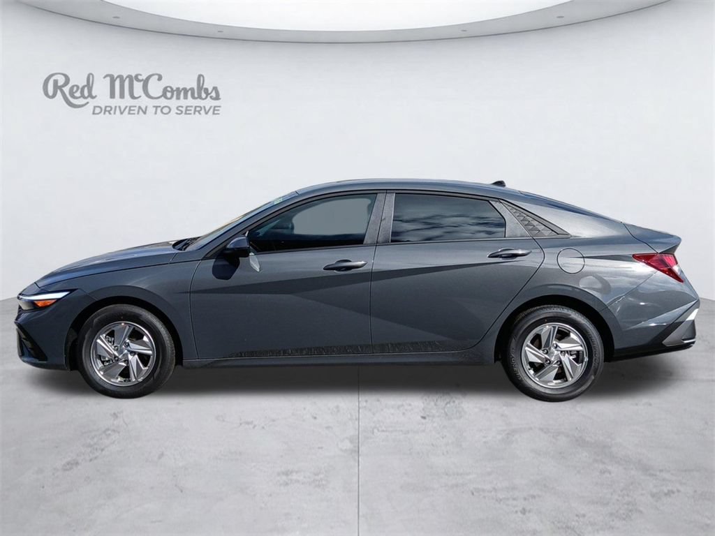 New 2026 Hyundai Elantra SE FWD image 2