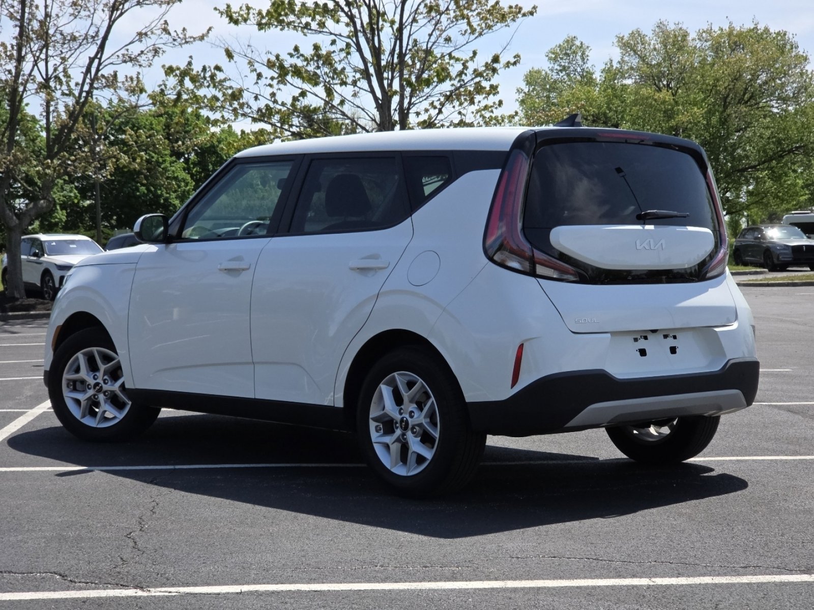 Used 2025 Kia Soul LX w/ LX Technology Package FWD image 16