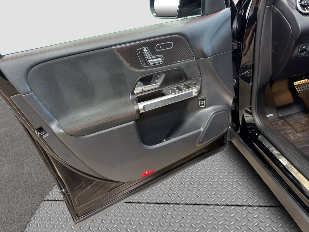 Used 2022 Mercedes-Benz GLB 35 AMG 4MATIC image 22
