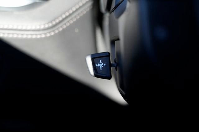 Used 2020 BMW X7 M50i w/ Dynamic Handling Package image 66