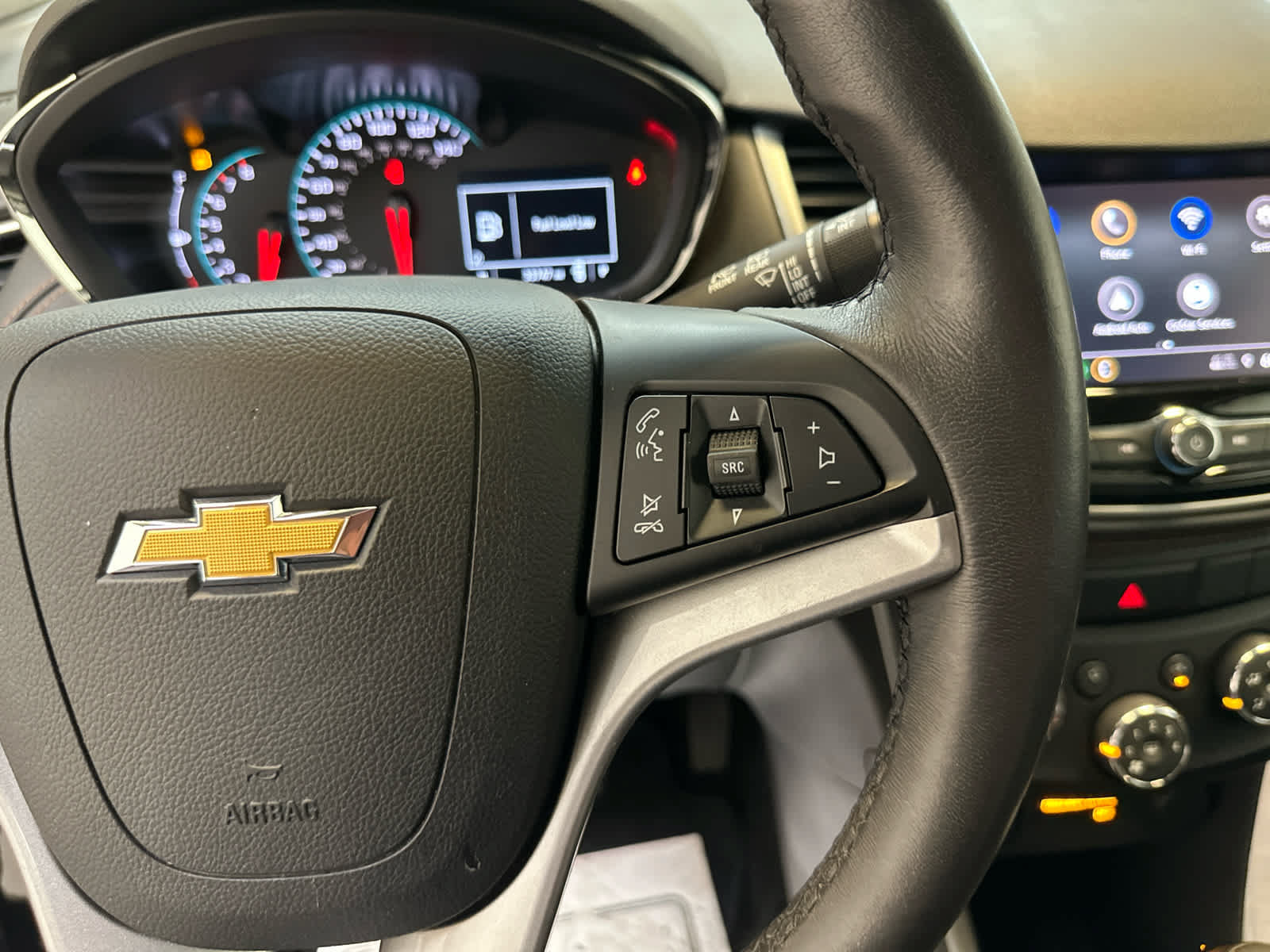 Used 2022 Chevrolet Trax LT w/ Premium Seat Package AWD/4WD image 22