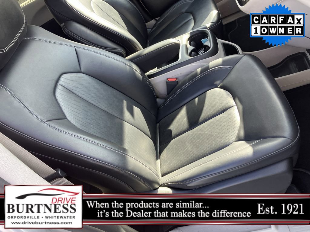 Used 2024 Chrysler Pacifica Touring-L FWD image 16