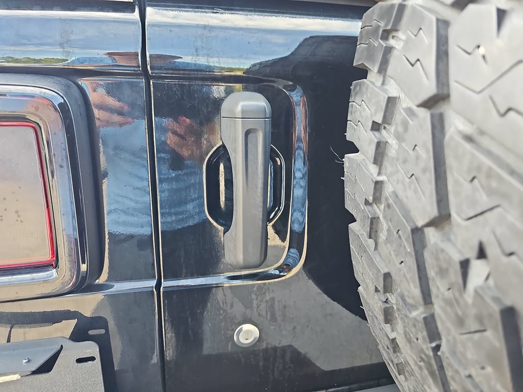Used 2019 Jeep Wrangler Unlimited Sahara w/ Uconnect 4C Nav & Sound Group AWD/4WD image 34