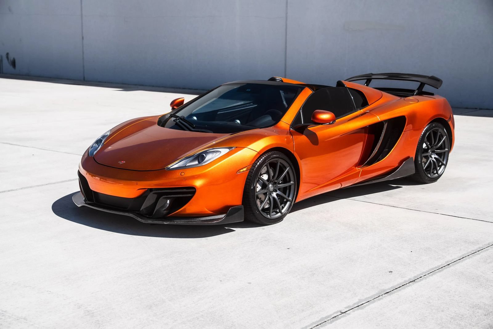 Used 2013 McLaren MP4-12C Spider RWD image 2
