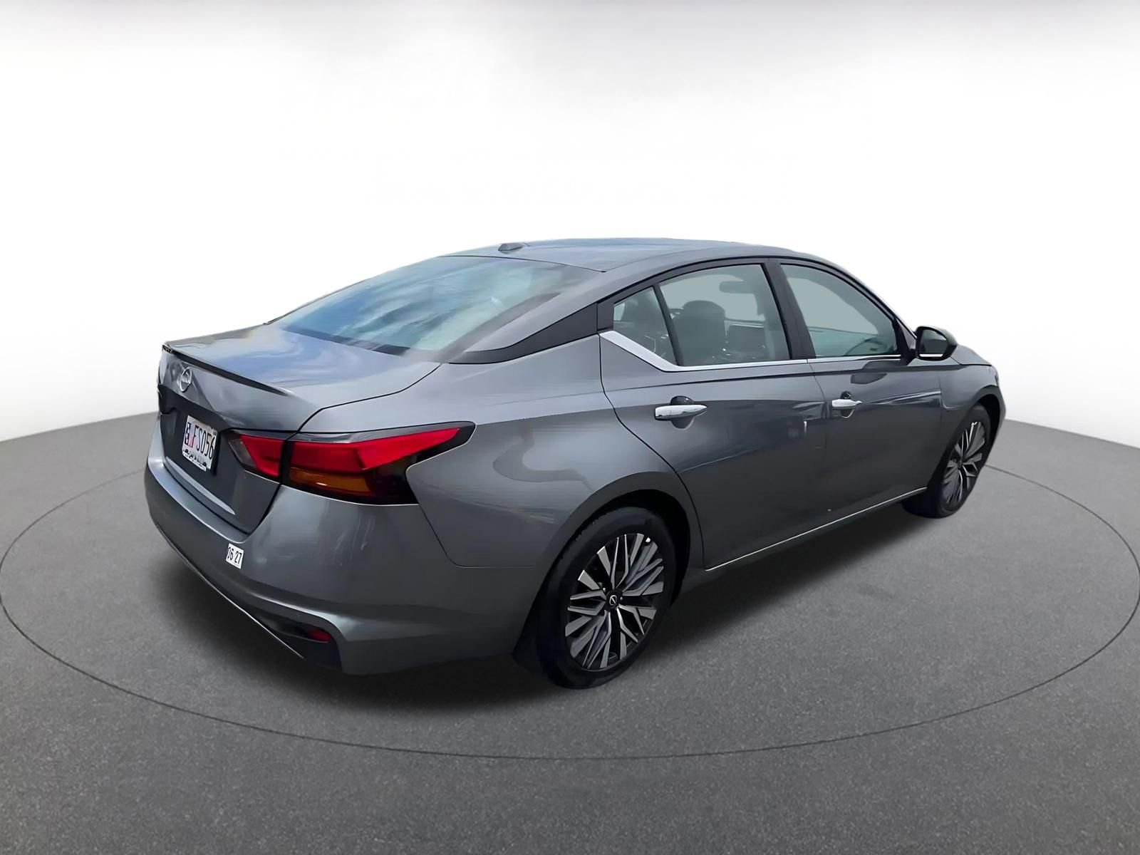 Used 2025 Nissan Altima 2.5 SV image 15