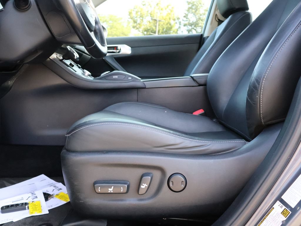 Used 2012 Lexus CT 200h Premium w/ Leather Pkg FWD image 32