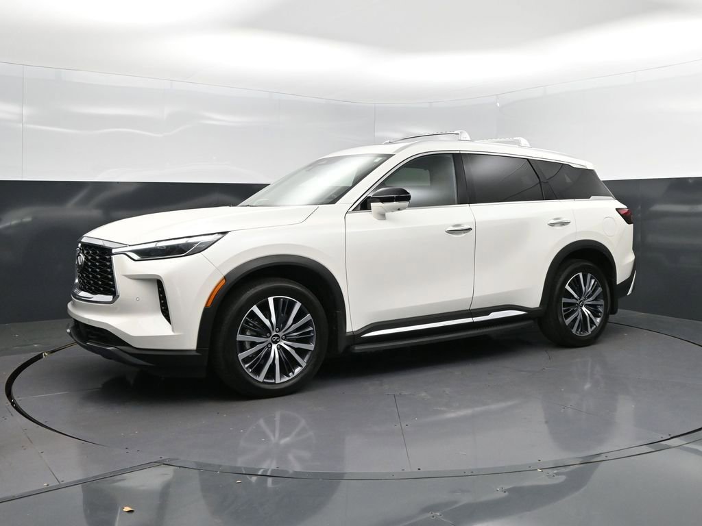 Used 2023 INFINITI QX60 Sensory w/ Vision Package image 3