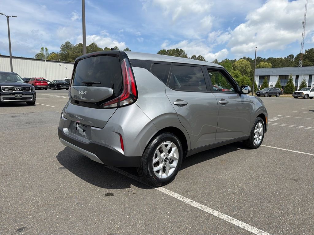 Used 2025 Kia Soul LX w/ LX Technology Package FWD image 5