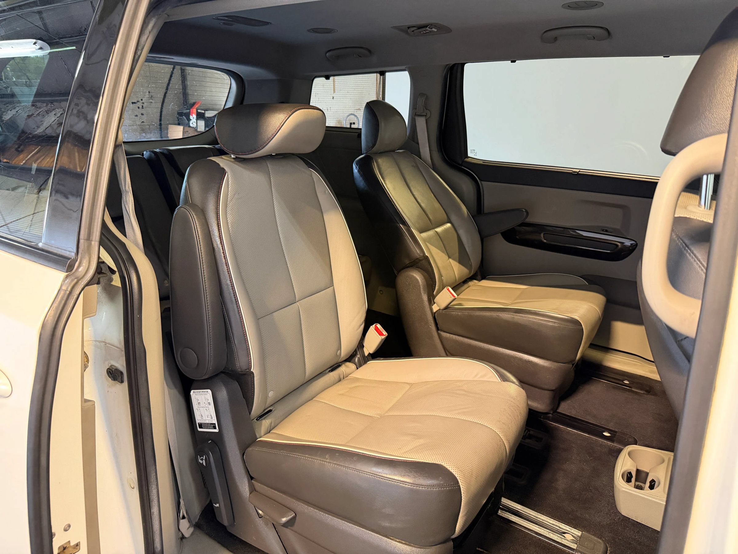 Used 2016 Kia Sedona EX FWD image 37