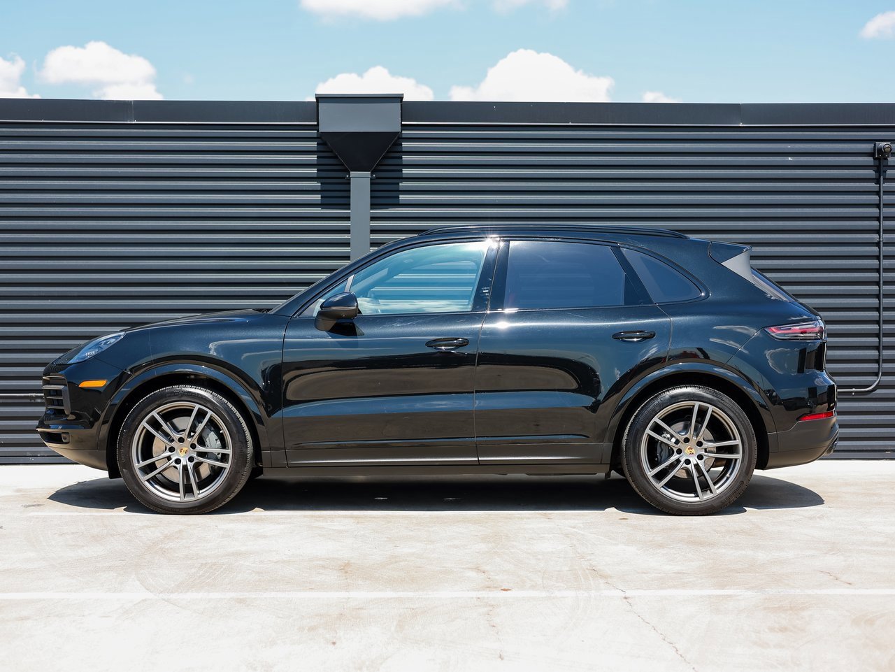 Certified 2023 Porsche Cayenne S Platinum image 2