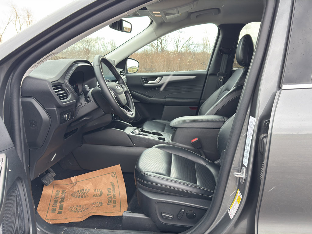 Used 2025 Ford Escape Platinum AWD/4WD image 13