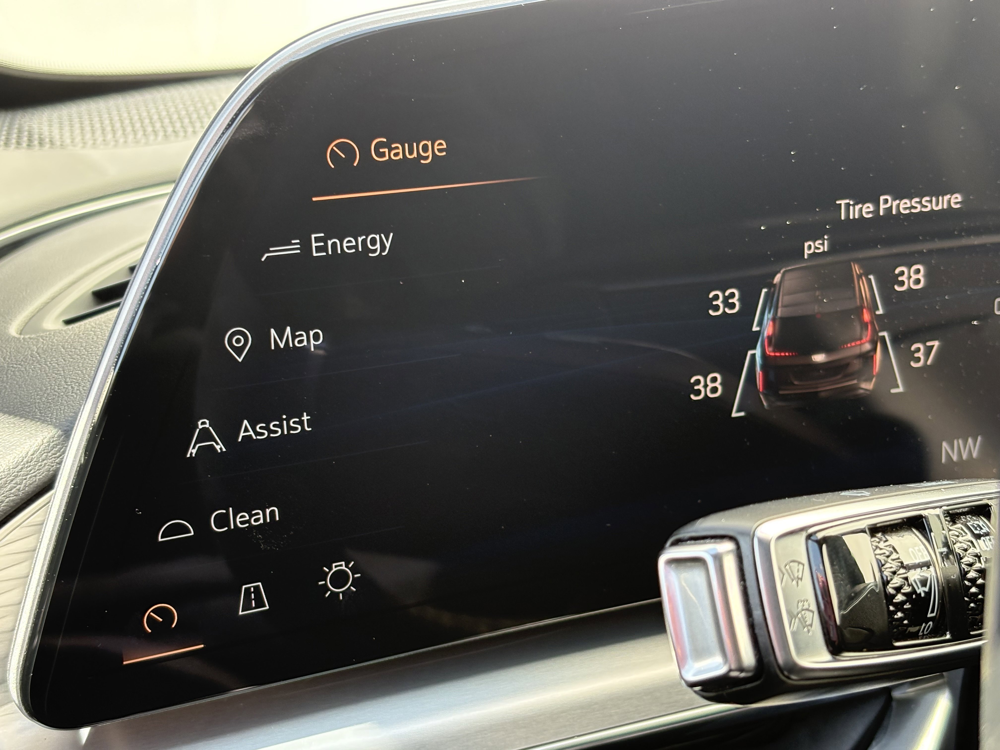 Certified 2024 Cadillac Lyriq Luxury AWD/4WD image 22