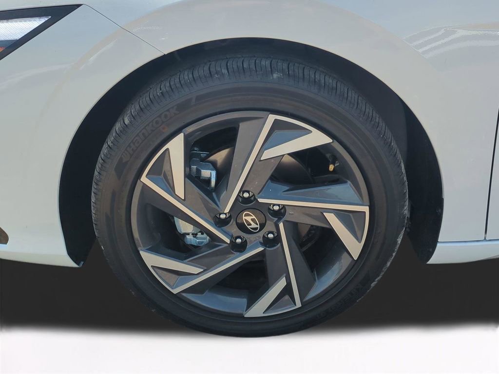 New 2026 Hyundai Elantra Limited image 11