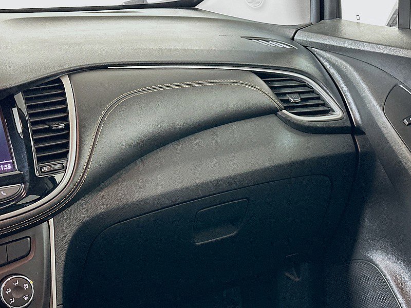 Used 2022 Chevrolet Trax LT w/ LT Convenience Package image 22