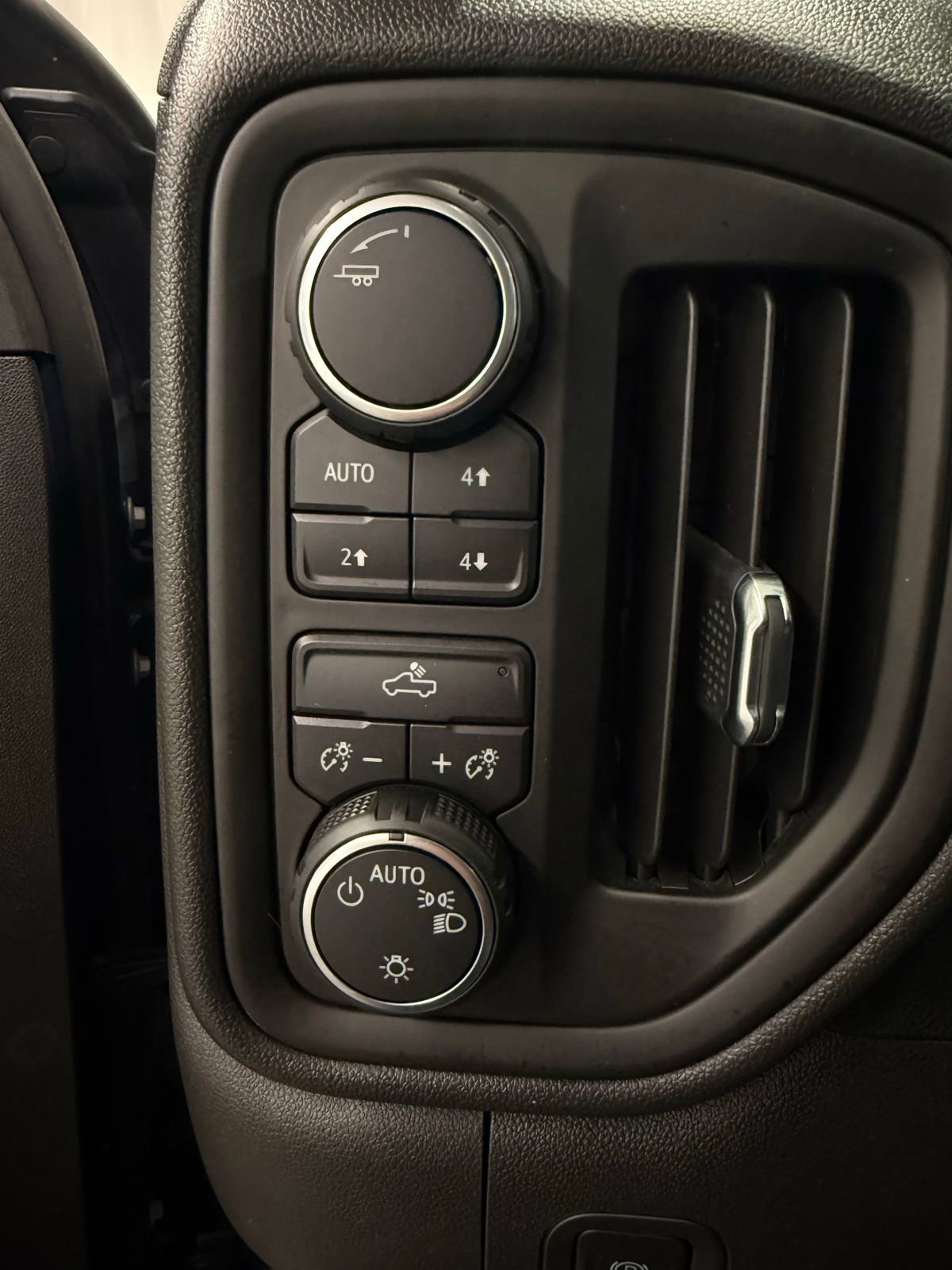 Used 2023 Chevrolet Silverado 1500 Custom Trail Boss w/ LPO, Dark Essentials Package image 15