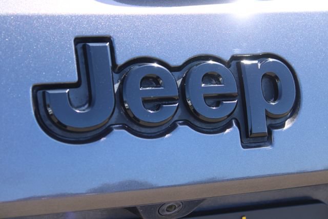 Used 2019 Jeep Grand Cherokee Altitude RWD image 6