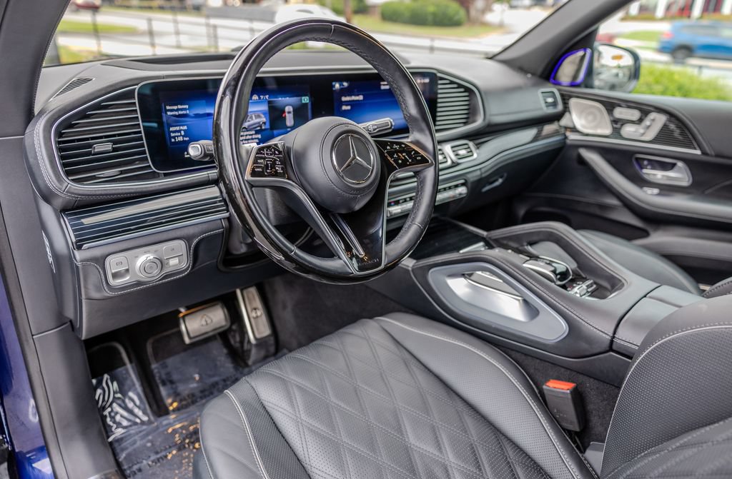 Used 2025 Mercedes-Benz Maybach GLS 600 4MATIC image 4
