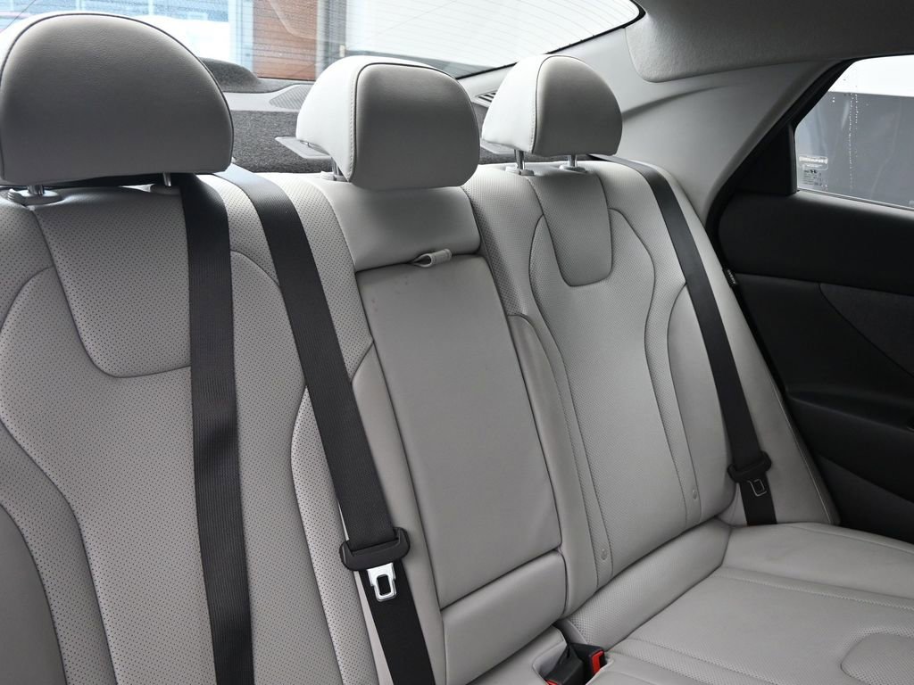 Used 2025 Hyundai Elantra Limited FWD image 14