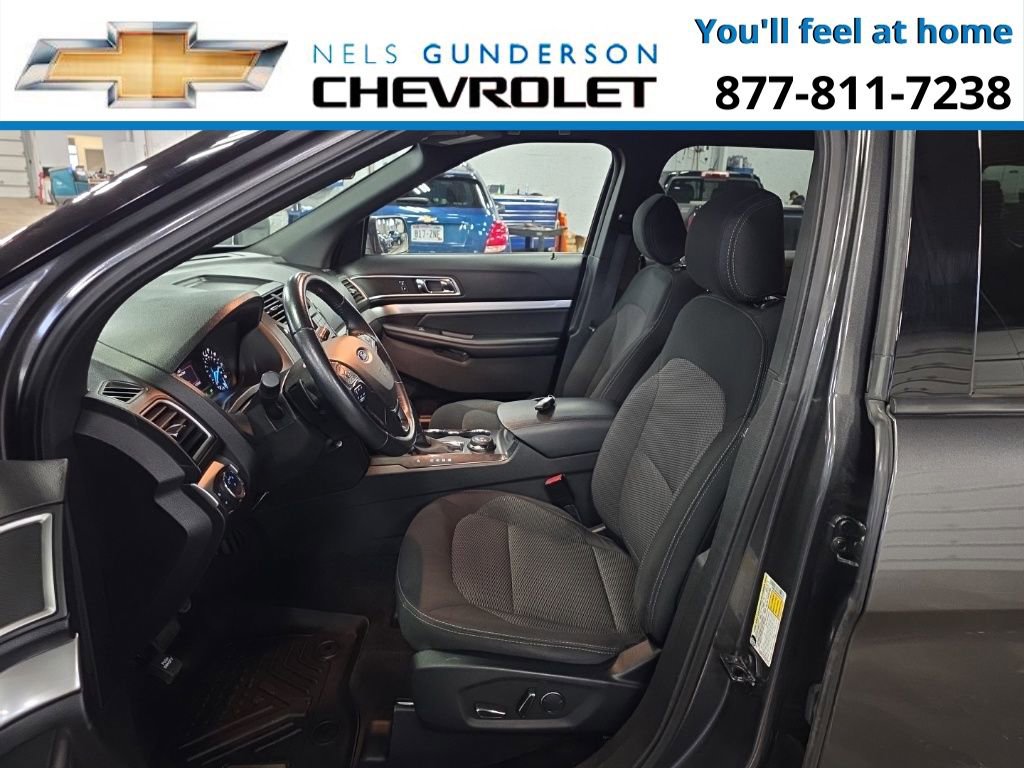Used 2017 Ford Explorer XLT image 14