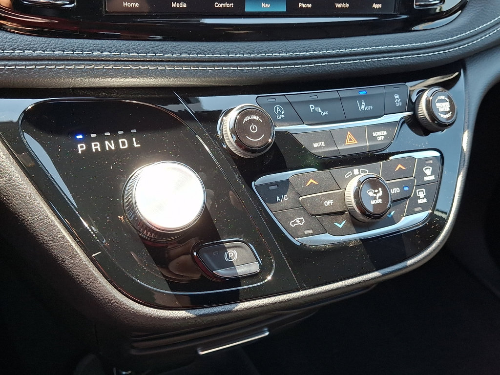 New 2027 Chrysler Pacifica Select AWD/4WD image 17