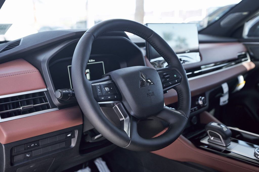 Used 2025 Mitsubishi Outlander SEL FWD image 22