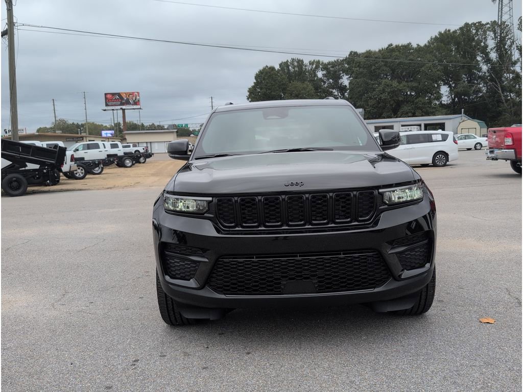 New 2025 Jeep Grand Cherokee Altitude image 8