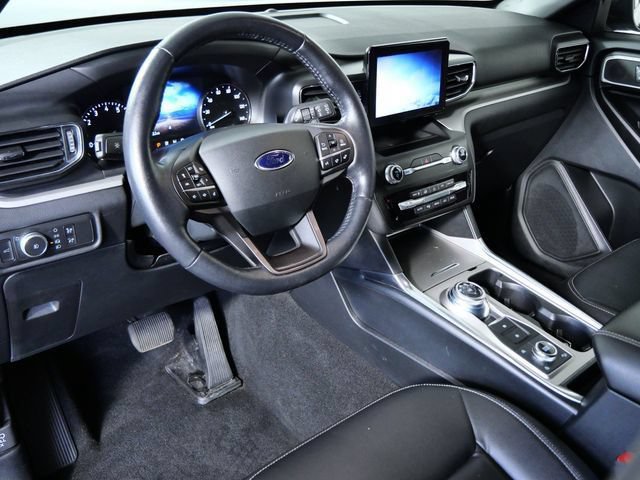 Certified 2020 Ford Explorer XLT w/ Equipment Group 202A AWD/4WD image 3