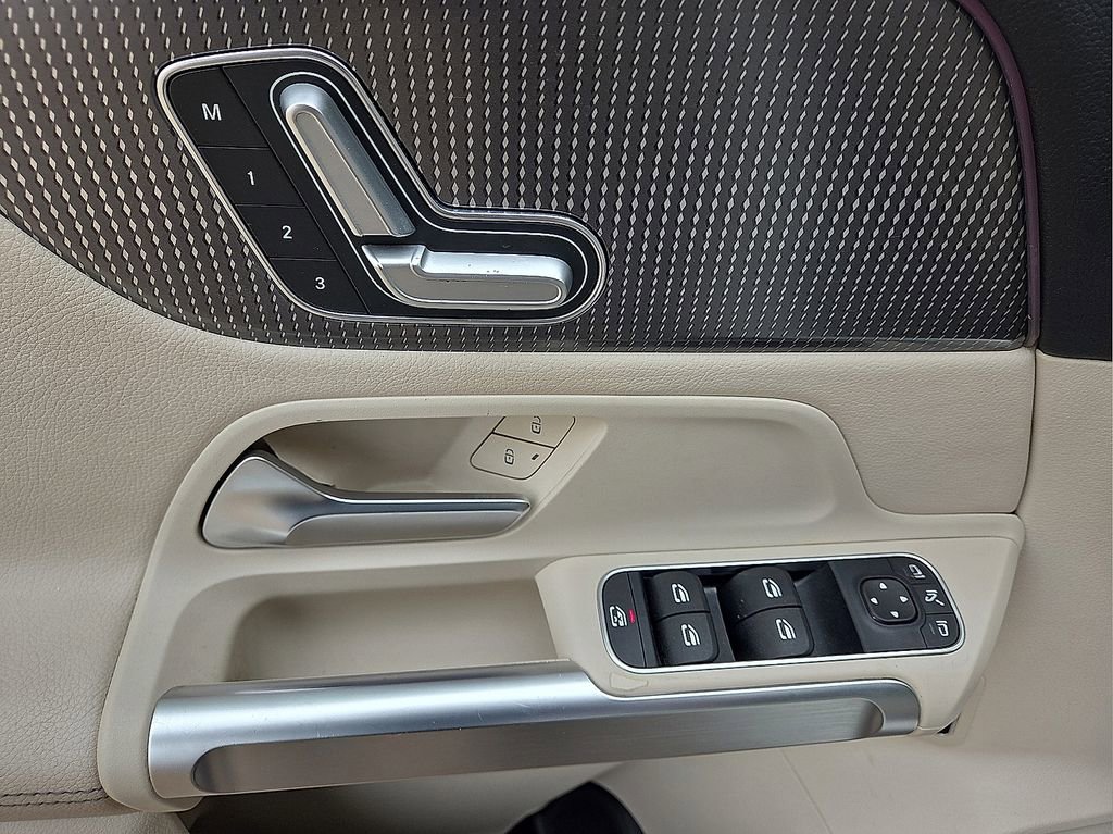 Used 2021 Mercedes-Benz GLB 250 w/ Premium Package image 20