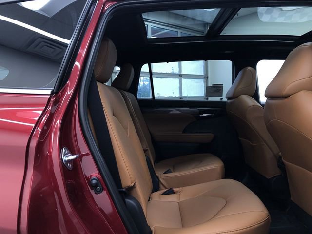New 2026 Toyota Highlander Platinum image 21